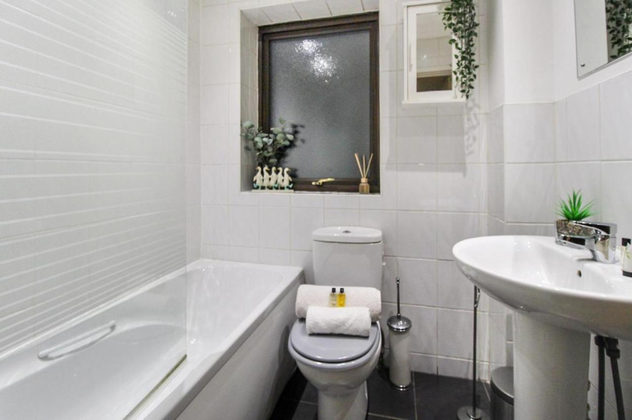 Comfortable 2 Bedroom House With Free Parking Nottingham Esterno foto