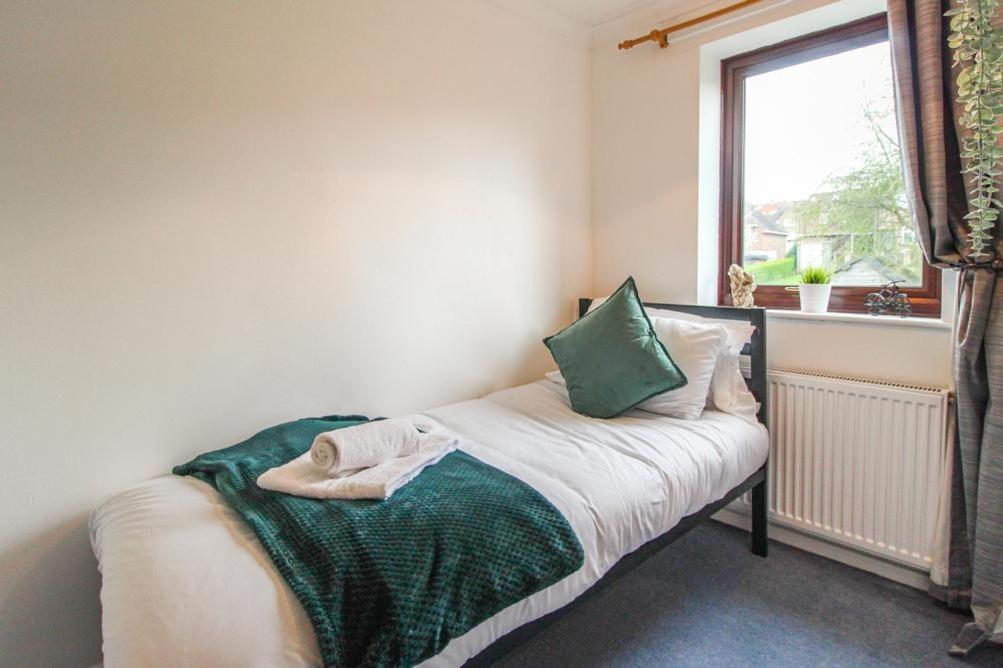 Comfortable 2 Bedroom House With Free Parking Nottingham Esterno foto
